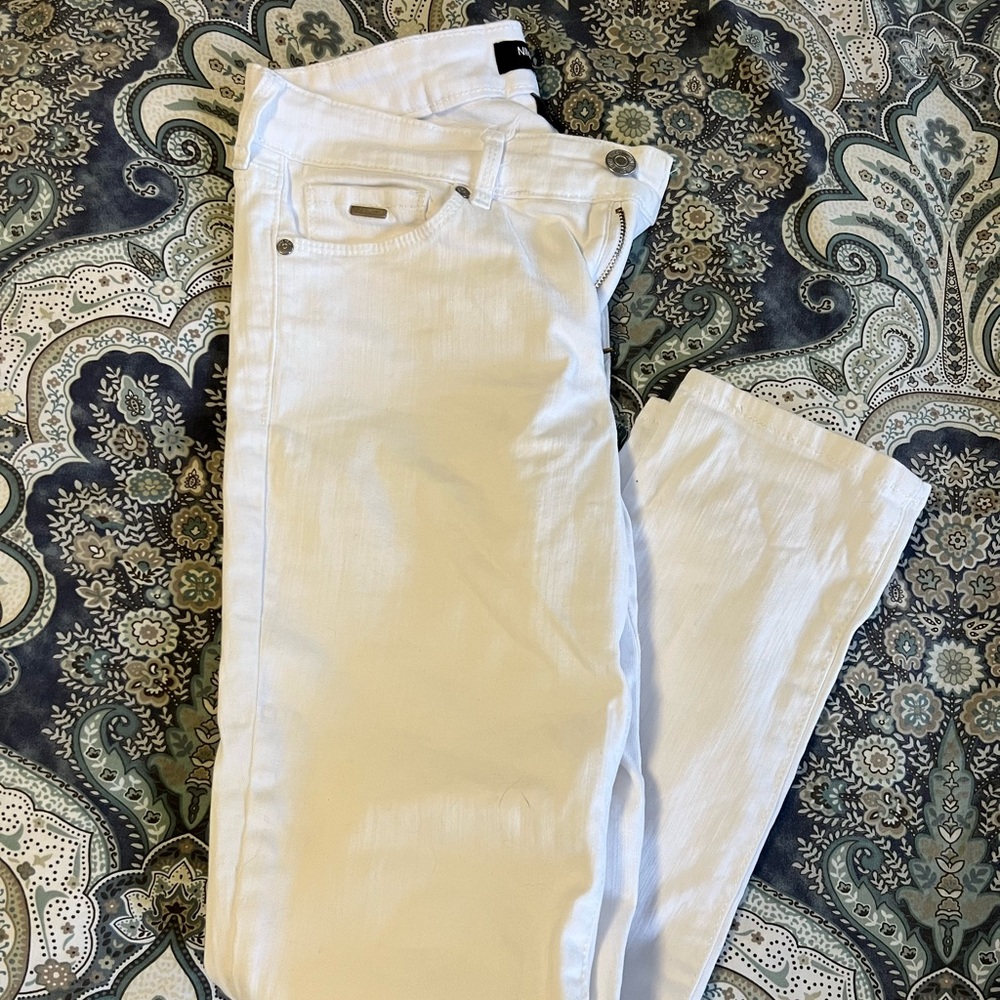 Nine West White Capris